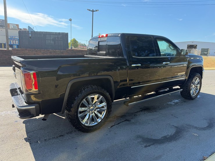 #49-•-2018-gmc-sierra-slt-pickup-truck-image-4