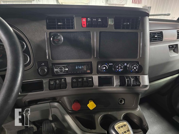 2015-kenworth-t680-image-14