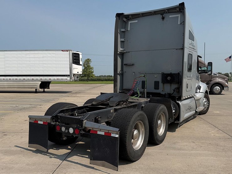 2021-kenworth-t680-image-2