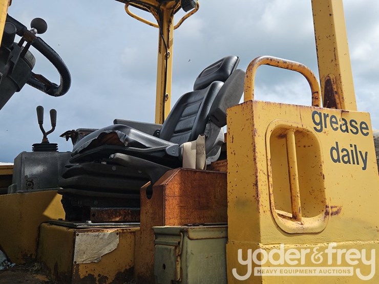 caterpillar-928f-image-21