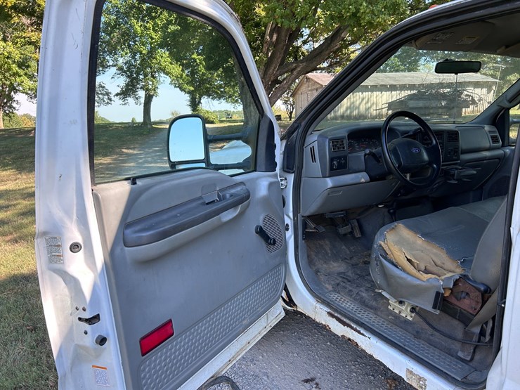 2002-ford-f550-xl-image-23