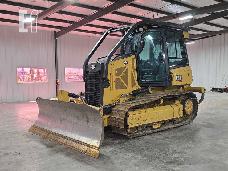 2021-caterpillar-d2-image-1