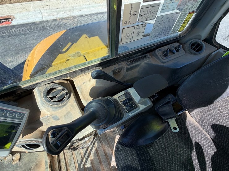 2018-caterpillar-305.5e2-image-24