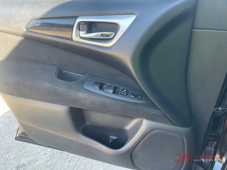 2015-nissan-pathfinder-image-22