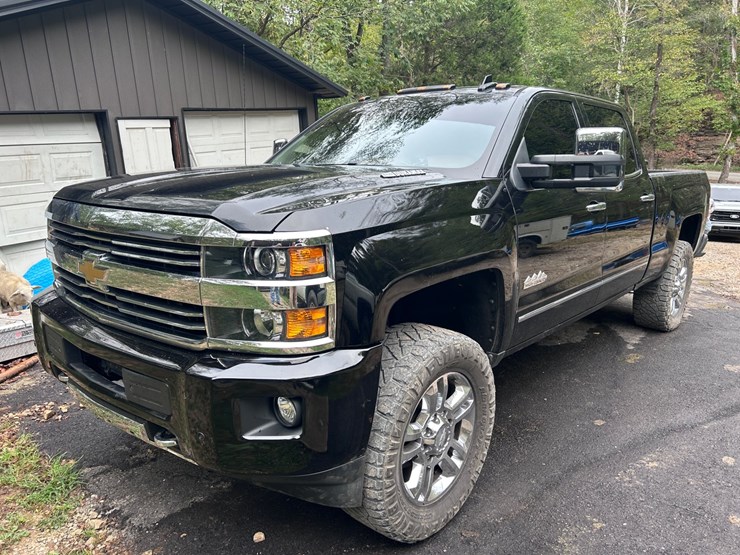 #33-•-2016-chevrolet-silverado-high-country-pickup-truck-image-1