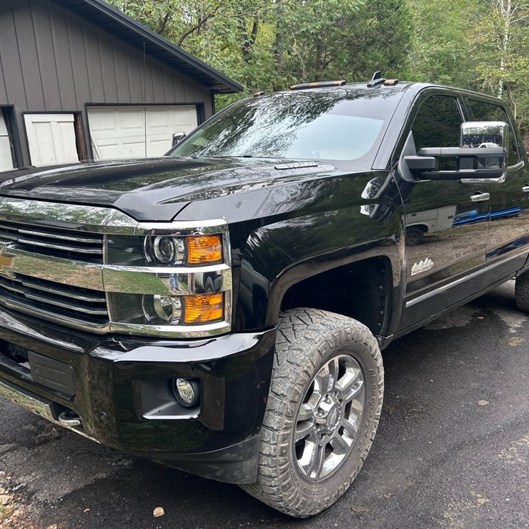 #33 • 2016 CHEVROLET SILVERADO HIGH COUNTRY PICKUP TRUCK
