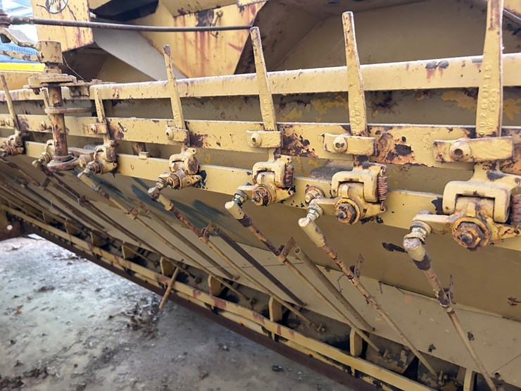 etnyre-chipspreader-image-24