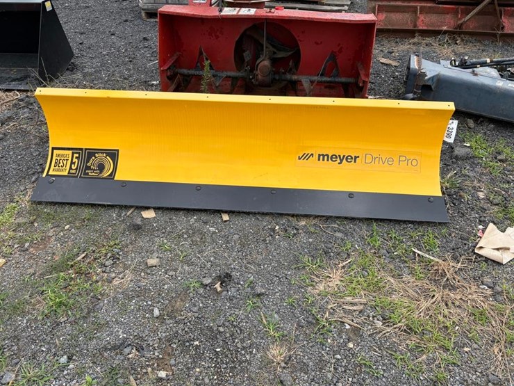 meyer-drive-pro-im-6'8"-snow-blade-image-1