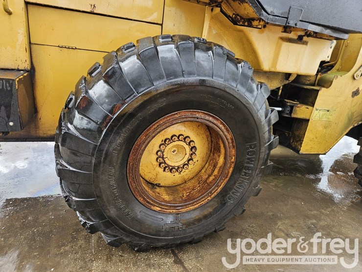 caterpillar-928f-image-17