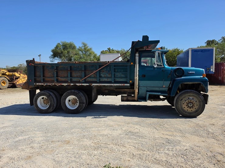 1996-ford-lt8000-image-16