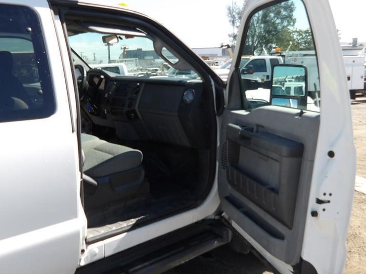 2011-ford-f550-image-18