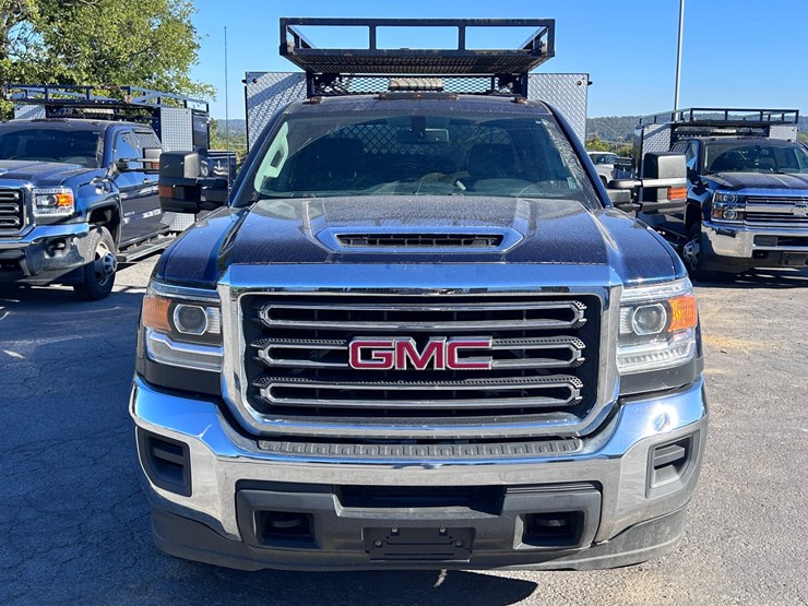2017-gmc-3500-image-12