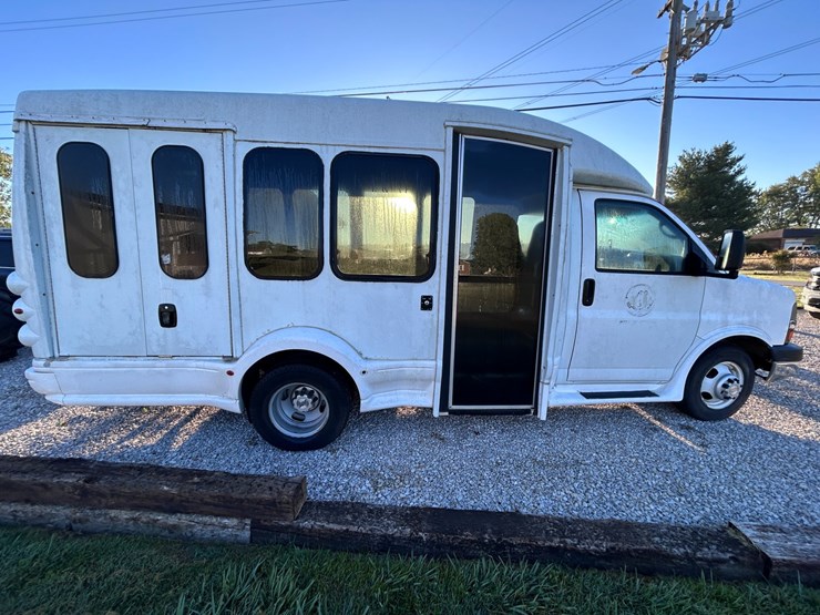 #95-•-2007-chevrolet-express-van-image-9