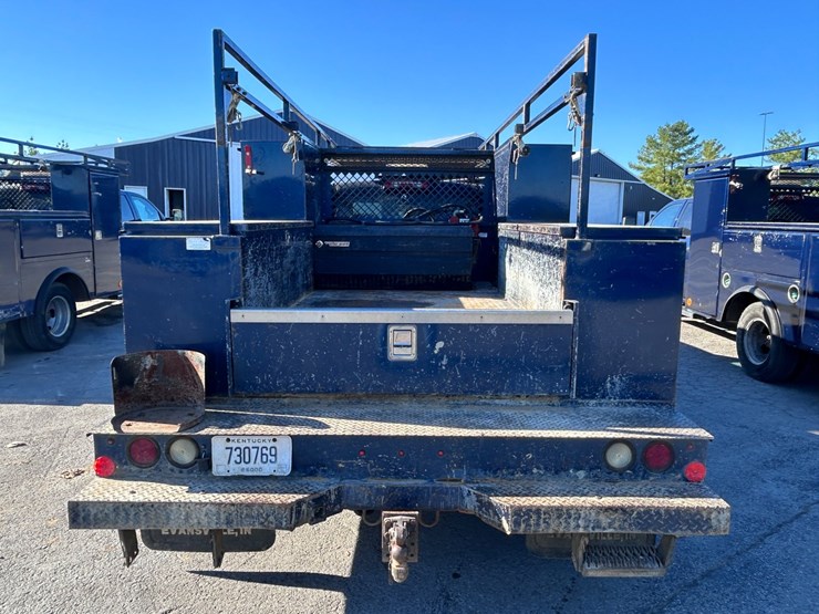 2016-chevrolet-3500-image-6