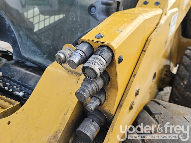2017-caterpillar-272d2-xhp-image-14