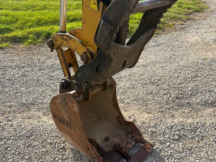 2014-caterpillar-305-image-8