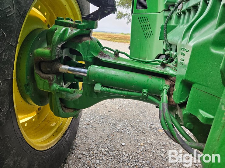2011-john-deere-8285r-image-17