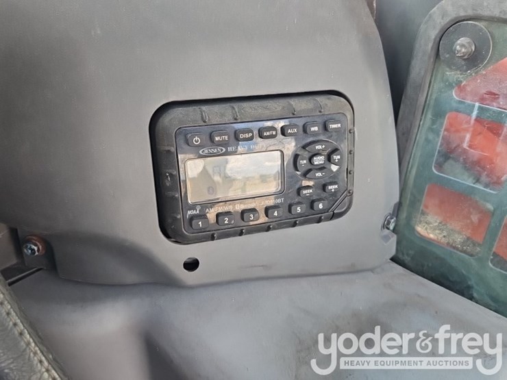 2019-kubota-svl95-2s-image-25