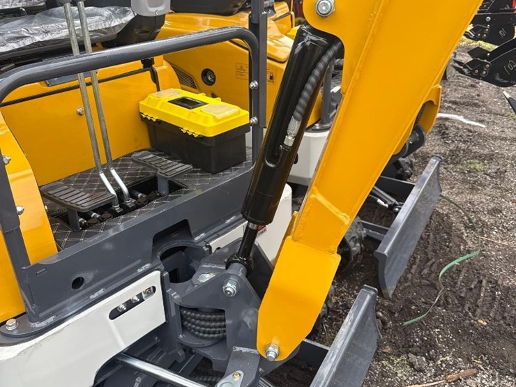 new-sd-lanch-co-diesel-mini-excavator-model-me20-image-2