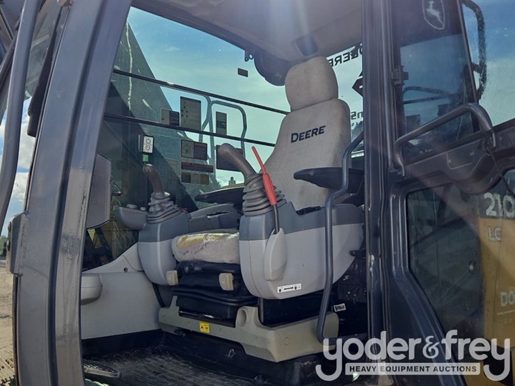 2019-deere-210g-image-36