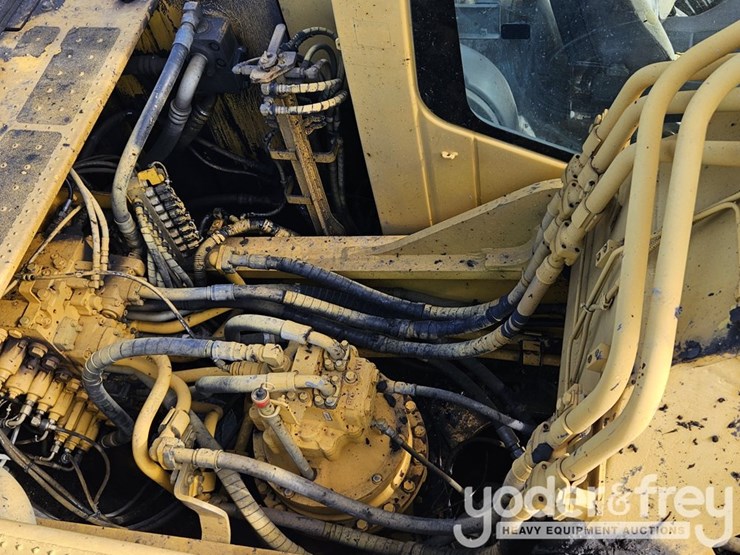 2015-komatsu-pc360-lc-11-image-30
