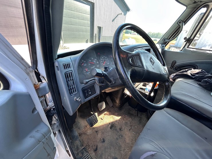 2002-international-durastar-4400-image-34