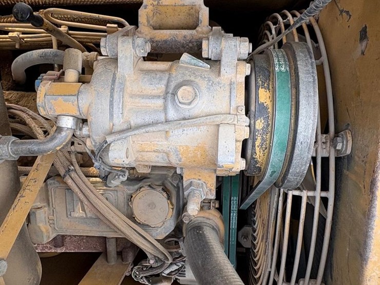 2001-caterpillar-d5c-xl-image-22