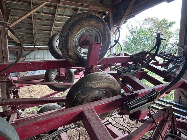 #74-•-case-4300-field-cultivator-image-17