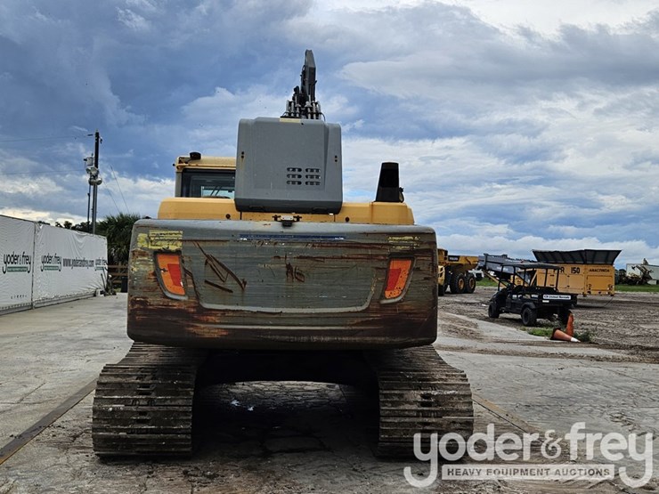 2013-volvo-ec220dl-image-24