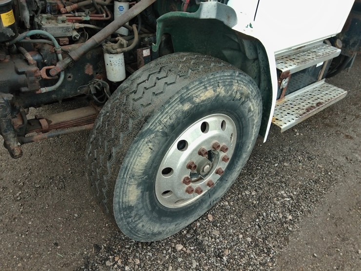 2001-freightliner-fl80-image-18
