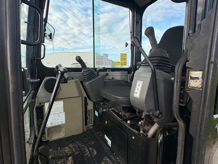 2014-caterpillar-305-image-13