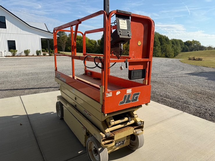 2001-jlg-2032e2-image-7