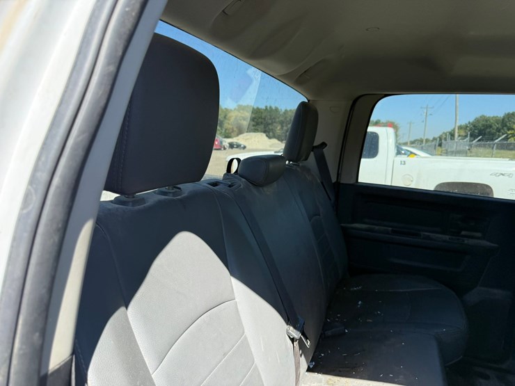2016-dodge-1500-image-46