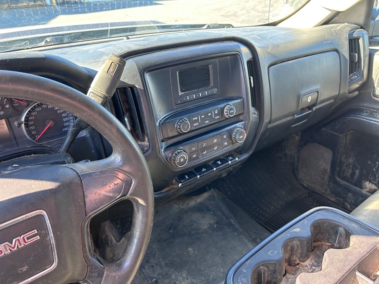 2017-gmc-3500-image-38