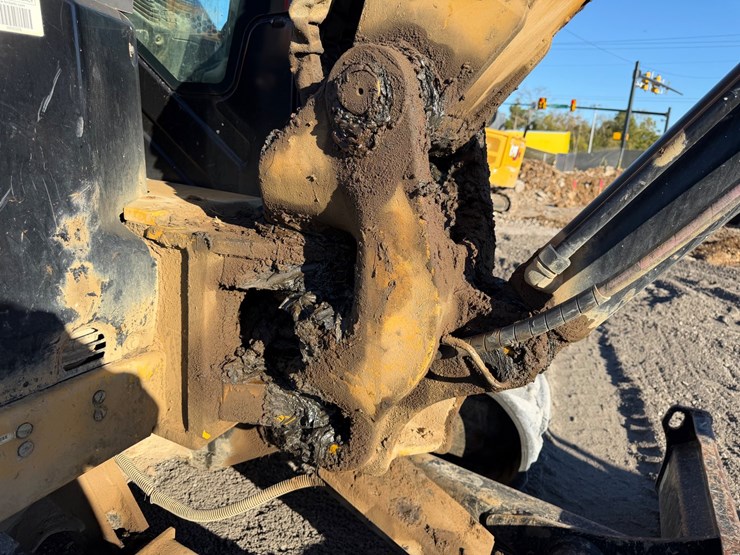 2020-caterpillar-306-image-22