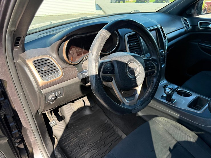 2014-jeep-grand-cherokee-laredo-image-14