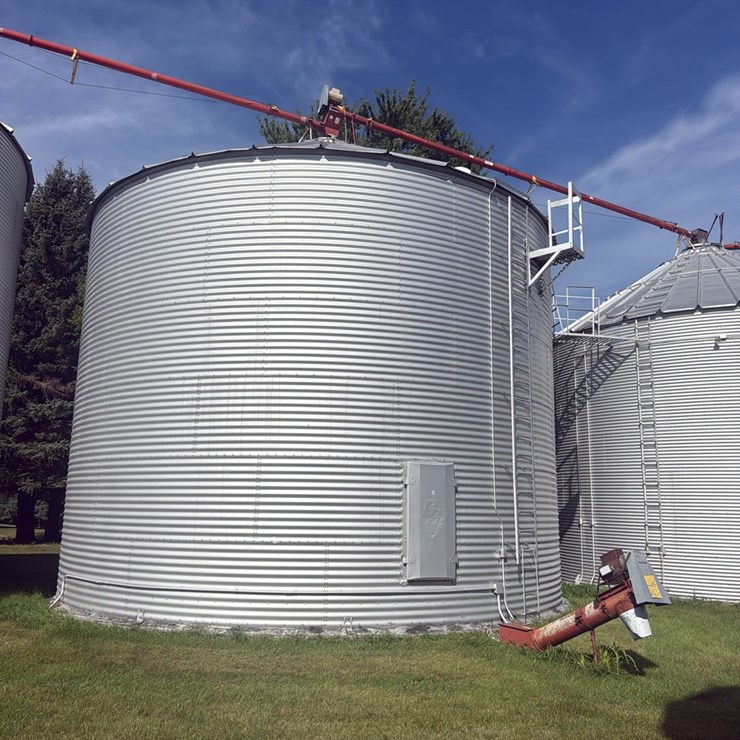 GSI Grain Bin, 30’ Approx 12,000 Bu, Full Floor, Unloading Auger, Airstream Fan, Top Middle Cross Auger Goes with This Bin,  Seller to Disconnect Power to Bin,  Buyer Responsible for  Removal, Sold Subject to Seller Confirmation