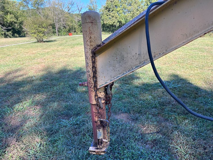 #93-•-20’-matthews-tandem-axle-gooseneck-trailer-image-2