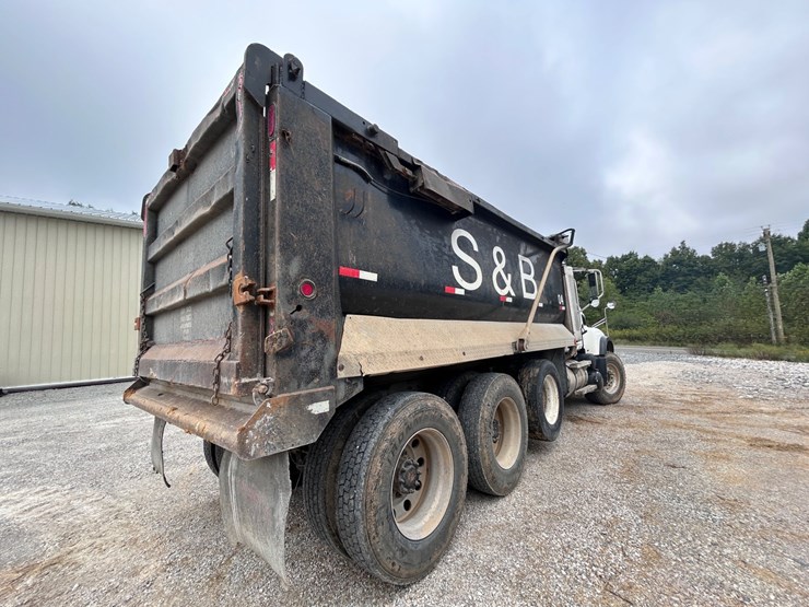 #34-•-2007-mack-granite-tri-axle-dump-truck-image-8