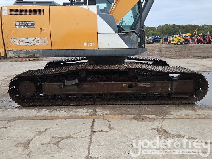 2018-case-cx250d-image-7