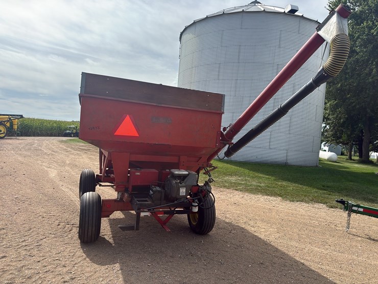 nu-bilt-co-(2)-compartment-gravity-wagon-seed-tender-w/-hyd-sudenga-brush-auger-image-4