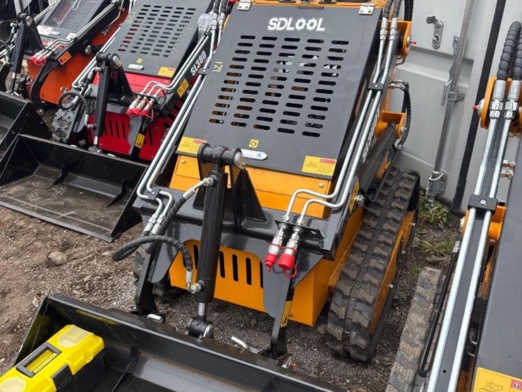new-sdlool-co-mini-stand-on-skidloader-model-sl360t-image-3