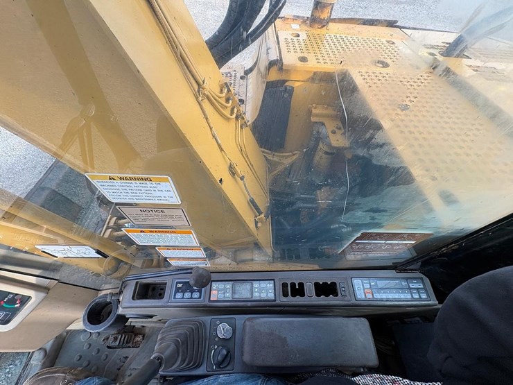 2004-caterpillar-311c-image-13