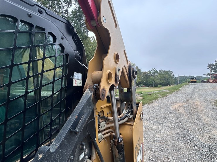 2025-caterpillar-255-image-37