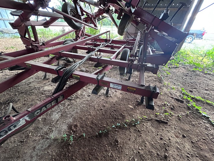 #74-•-case-4300-field-cultivator-image-13