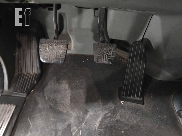 2016-kenworth-t680-image-11