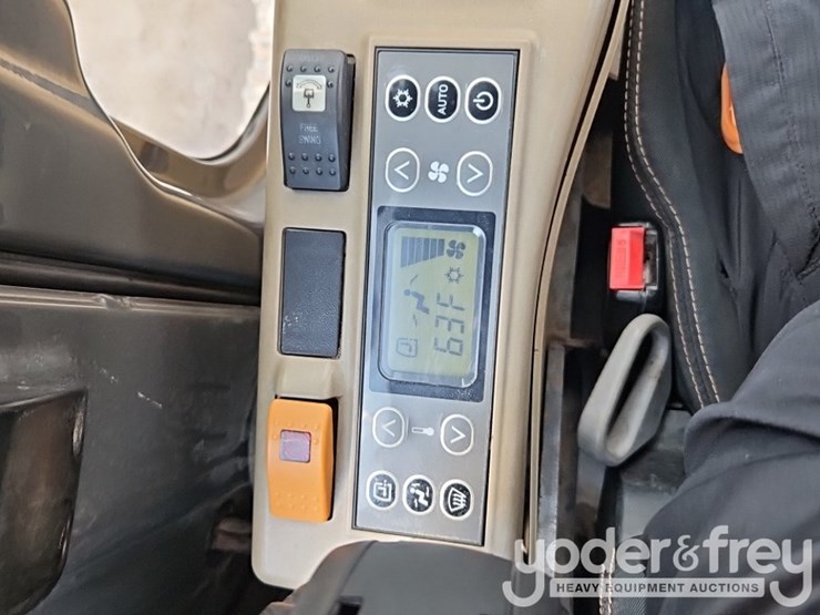 2016-case-cx250d-image-30