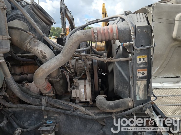 2005-peterbilt-335-image-19