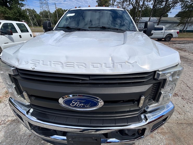 #69-•-2019-ford-super-duty-flatbed-truck-image-24