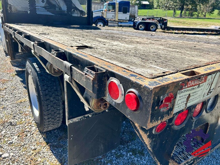 2007-peterbilt-335-image-60